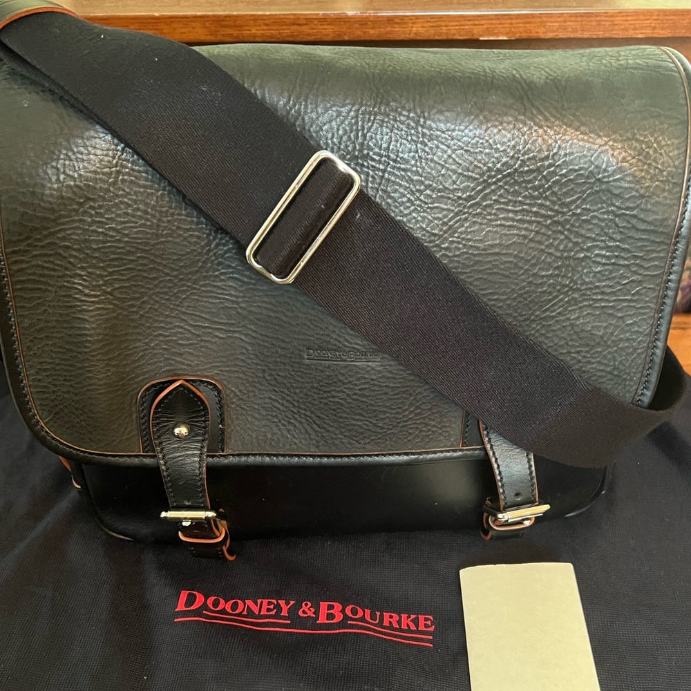 RARE Dooney & Bourke Alto MBN02 Small Mail Bag